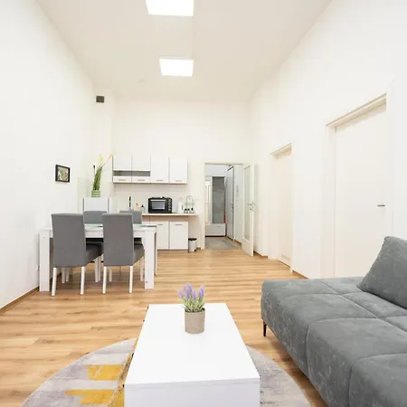 Moonstone 4 Apartman *